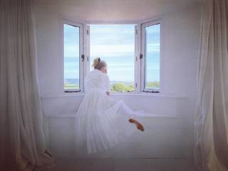 Haley Bennett feet photo thumbnail