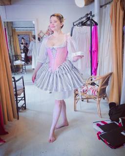Haley Bennett feet photo thumbnail