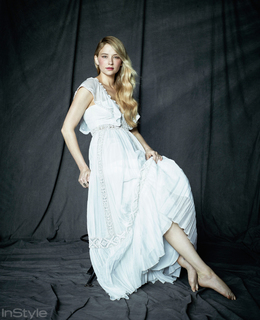 Haley Bennett feet photo thumbnail