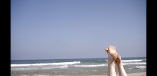 Haley Bennett feet photo thumbnail