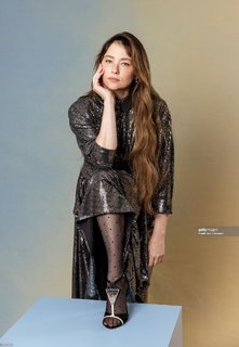 Haley Bennett feet photo thumbnail