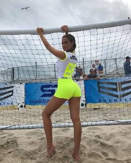 Haley Kalil feet photo thumbnail