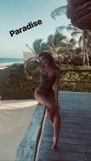 Haley Kalil feet photo thumbnail