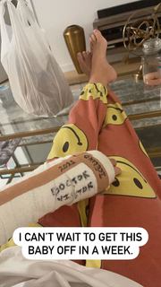 Haley Kalil feet photo thumbnail