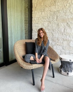 Haley Kalil feet photo thumbnail