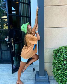 Haley Kalil feet photo thumbnail