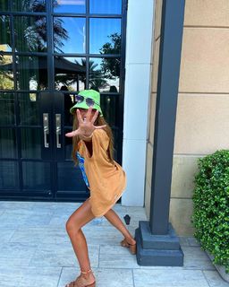 Haley Kalil feet photo thumbnail