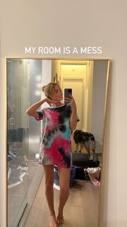 Haley Kalil feet photo thumbnail