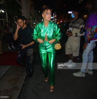 Haley Kalil feet photo thumbnail