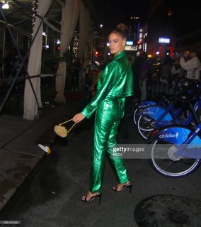 Haley Kalil feet photo thumbnail