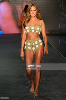 Haley Kalil feet photo thumbnail