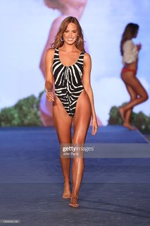 Haley Kalil feet photo thumbnail