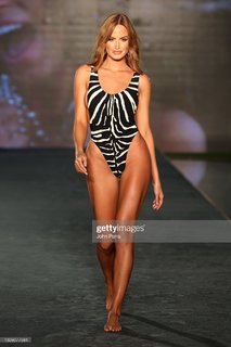 Haley Kalil feet photo thumbnail