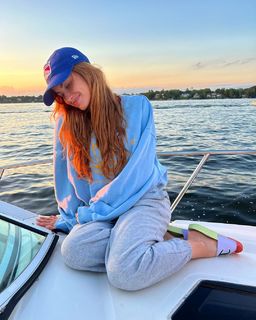 Haley Kalil feet photo thumbnail