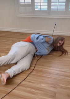 Haley Kalil feet photo thumbnail