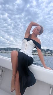 Haley Kalil feet photo thumbnail