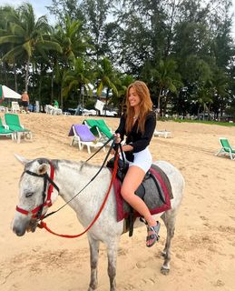 Haley Kalil feet photo thumbnail