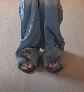 Haley Kalil feet photo 1