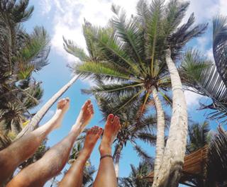 Haley Lu Richardson feet photo thumbnail