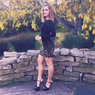 Haley Lu Richardson feet photo thumbnail