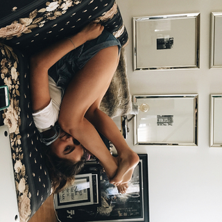 Haley Lu Richardson feet photo thumbnail