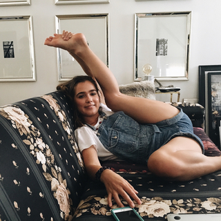 Haley Lu Richardson feet photo thumbnail