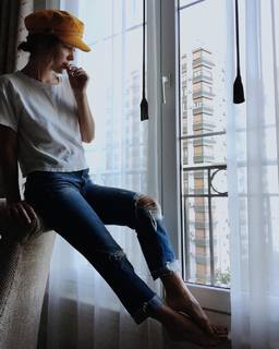 Haley Lu Richardson feet photo thumbnail