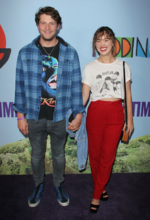 Haley Lu Richardson feet photo thumbnail