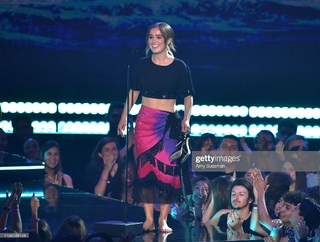 Haley Lu Richardson feet photo thumbnail