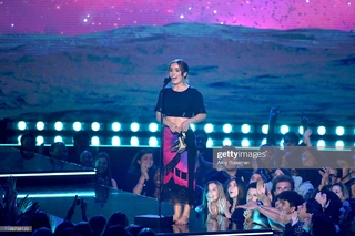 Haley Lu Richardson feet photo thumbnail