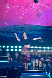 Haley Lu Richardson feet photo thumbnail