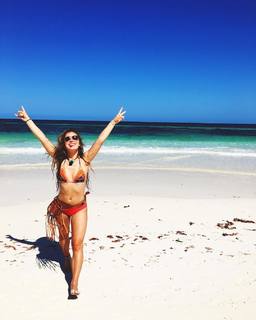 Haley Lu Richardson feet photo thumbnail