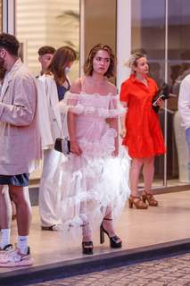 Haley Lu Richardson feet photo thumbnail
