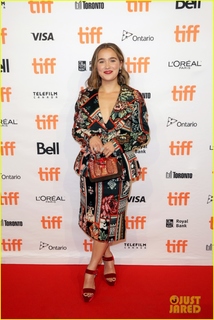Haley Lu Richardson feet photo thumbnail