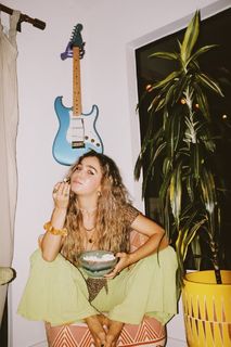 Haley Lu Richardson feet photo thumbnail