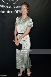 Haley Lu Richardson feet photo thumbnail