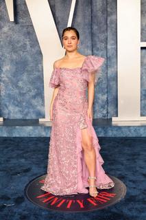 Haley Lu Richardson feet photo thumbnail