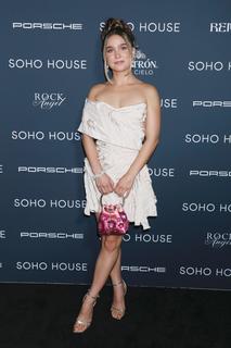 Haley Lu Richardson feet photo thumbnail