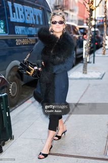 Haley Lu Richardson feet photo 3