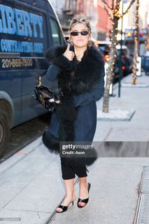 Haley Lu Richardson feet photo 2
