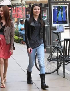 Haley Ramm feet photo 8