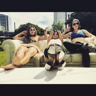 Haley Reinhart feet photo thumbnail