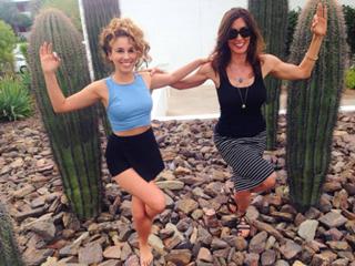 Haley Reinhart feet photo thumbnail