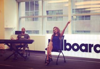 Haley Reinhart feet photo thumbnail