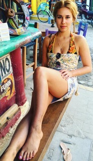 Haley Reinhart feet photo thumbnail