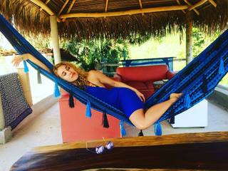 Haley Reinhart feet photo thumbnail