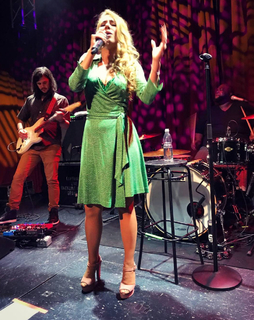 Haley Reinhart feet photo thumbnail