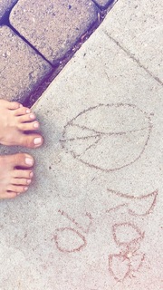 Haley Reinhart feet photo thumbnail