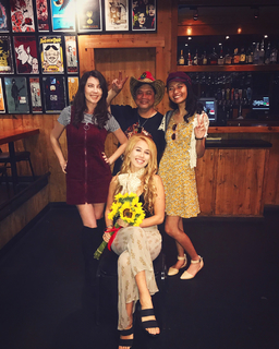 Haley Reinhart feet photo thumbnail