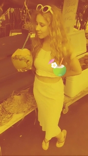 Haley Reinhart feet photo thumbnail